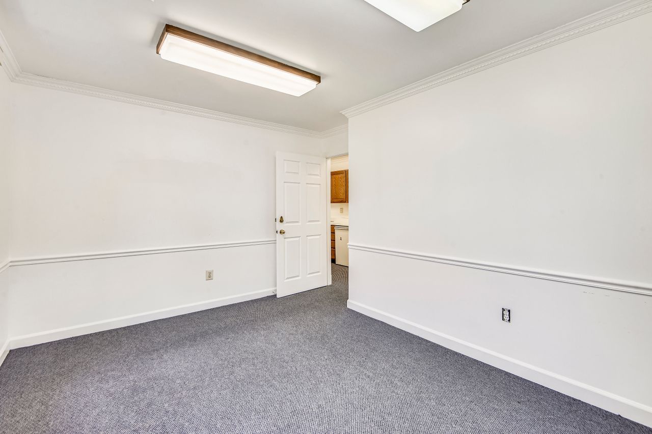 2102 Gallows Rd, Vienna, VA, 22182